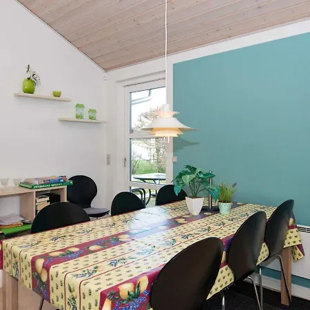 Five-bedroom Holiday In Glesborg 4 *